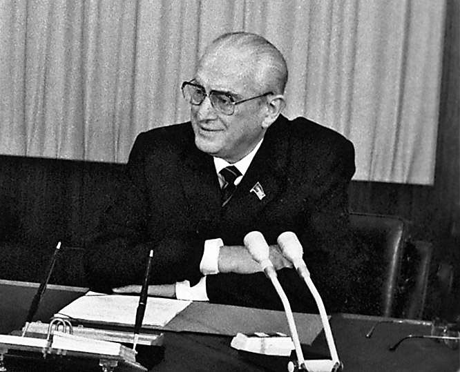 Став генеральным секретарём ЦК КПСС, Юрий Андропов продолжал принимать участие в делах КГБ.