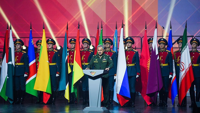 Министр обороны Российской Федерации генерал армии Сергей Шойгу на торжественной церемонии закрытия АрМИ-2020.