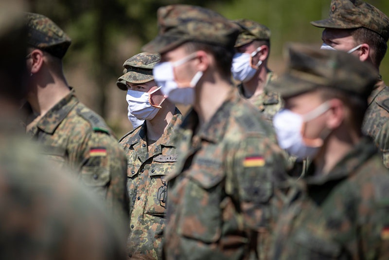 Оказалось, что служить в немецкую армию всё чаще приходят малообразованные «парни типа Рэмбо», которым нельзя доверить современную технику.