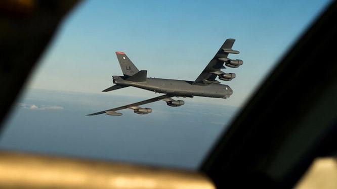 Стратегический бомбардировщик B-52 Stratofortress замечен у российской границы над Чёрным морем.