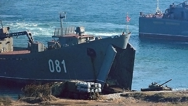 В бухте Провидения произведён безопасный подход к берегу четырёх десантных кораблей - «Николай Вилков», «Ослябя», «Пересвет» и «Адмирал Невельской».