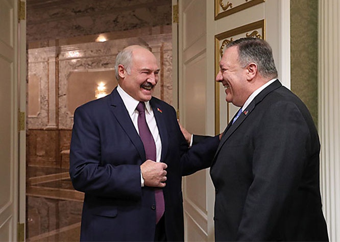 Накануне выборов в Минске объявился госсекретарь США Майк Помпео и пообещал вместо российского сжиженный американский газ и американскую нефть.