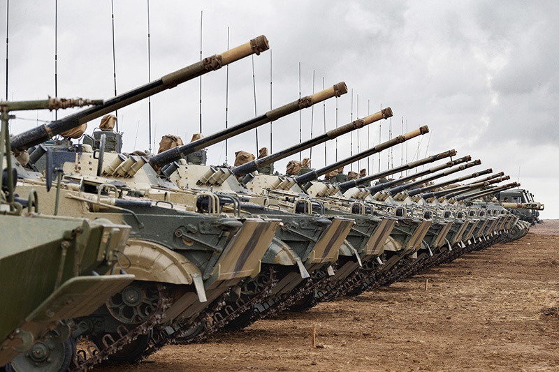 В учениях «Кавказ-2020» примут участие около 80 тысяч человек, на полигонах будут задействованы до 250 танков, до 450 боевых машин пехоты и бронетранспортеров, до 200 артиллерийских систем и реактивных систем залпового огня.