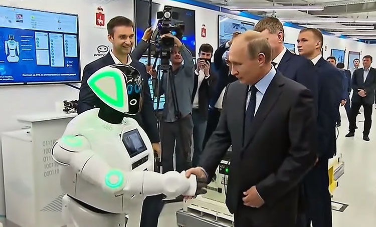Во время своего рабочего визита в Пермь президент Российской Федерации Владимир Путин посетил технопарк «Морион», там его встретил Promobot и пожал руку.