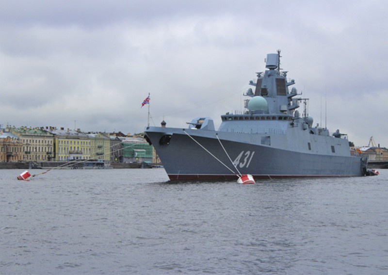 21 июля в Санкт-Петербурге состоялась церемония поднятия Андреевского флага на первом серийном фрегате проекта 22350 «Адмирал флота Касатонов».
