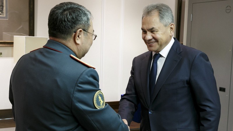 Встреча Сергея Шойгу с министром обороны Казахстана Сакен Жасузаковым в 2018 году.