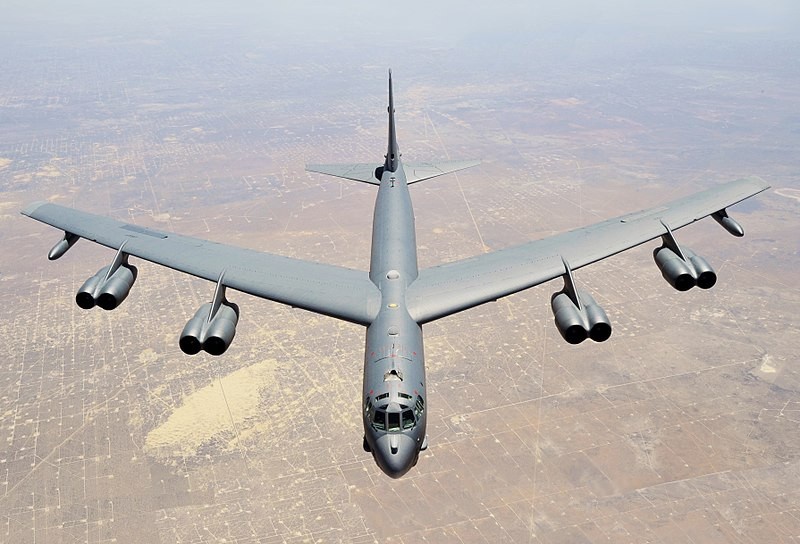 Бомбардировщики B-52, играют важную роль в сценариях прорыва «зоны запрета доступа», потому что они могут нести много самых разных видов ударного вооружения.