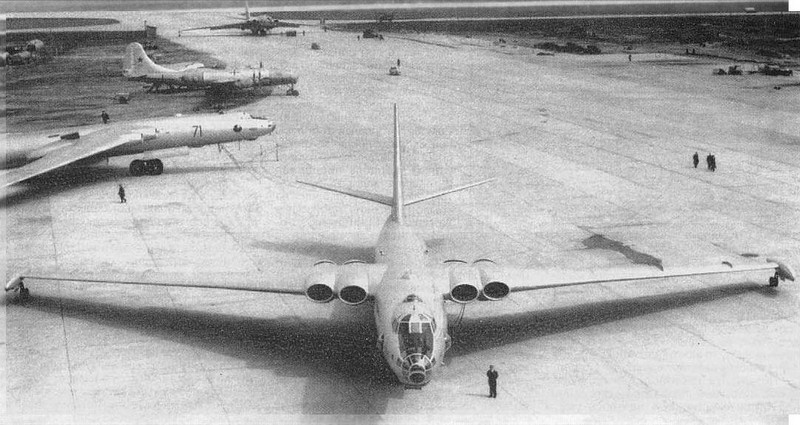 Стратегический бомбардировщик М-4.