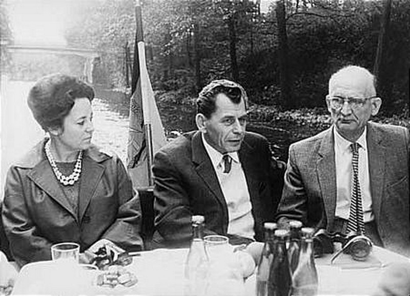 Борис Наливайко с женой Яниной и разведчик Рудольф Абель. Берлин, 1965 г.