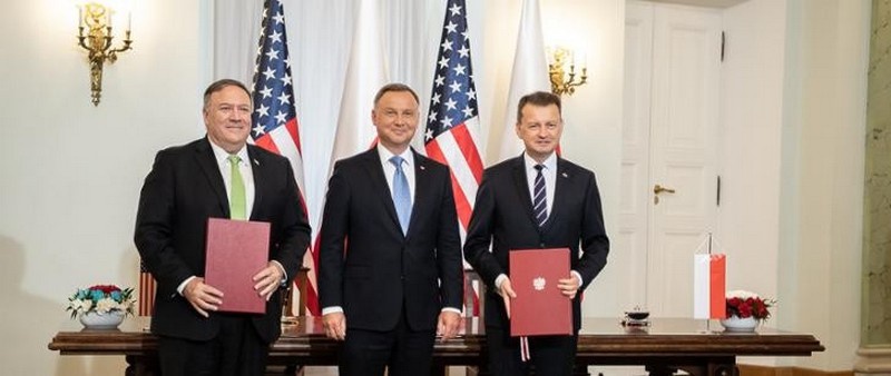 15 августа с.г. в Варшаву прибыл глава американского Госдепа Майк Помпео, который по поручению своего президента подписал договор, позволяющий увеличить американский военный контингент в Польше.