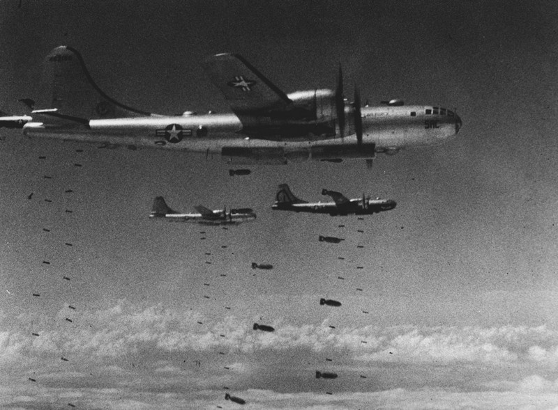Последние случаи относительно массированных стратегических бомбардировок «коврового типа» имели в место в период Корейской войны.