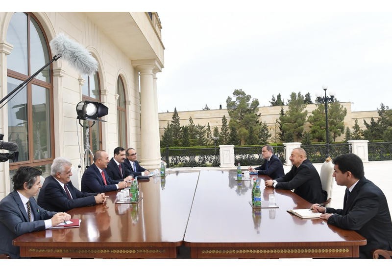 Ильхам Алиев на встрече с министром иностранных дел Турции.