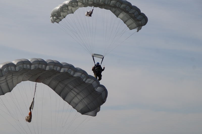 Без умения прыгать с парашютом в подразделениях спецназа делать нечего.