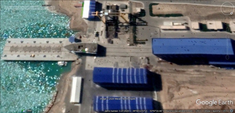 На спутниковом снимке Google Earth от 27 марта 2020 г. судостроительно-судоремонтного завода в п. Уфре г. Туркменбаши уже видны корпусные секции строящегося для ВМС Туркмении корвета длиной 92 м.
