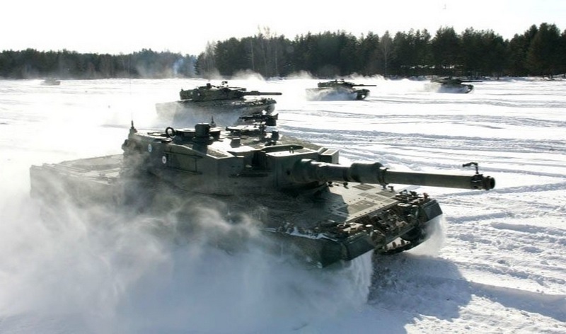 Финские танки Leopard 2A4 во время учений.