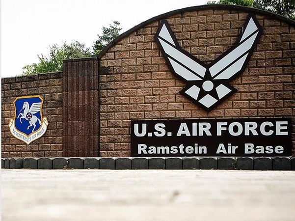 Авиабаза Рамштайн, расположенная в земле Рейнланд-Пфальц, является не только крупнейшей в Германии, но и самым крупным опорным пунктом американских ВВС за пределами США.