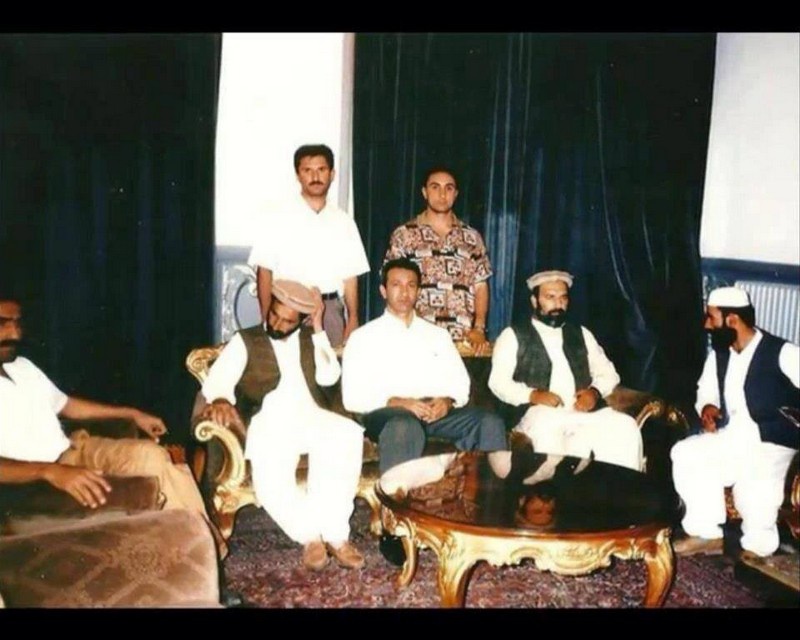 В августе 1993 г. занимавший тогда пост заместителя министра внутренних дел Азербайджана Ровшан Джавадов провёл встречу с лидером «Исламской партии Афганистана»* Гульбеддином Хекматияром.