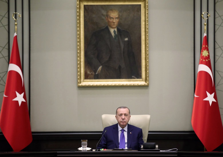 Президент Турции имеет и собственные цели: укрепить влияние в Закавказье, а также авторитет своей страны как будущего лидера тюркского мира.