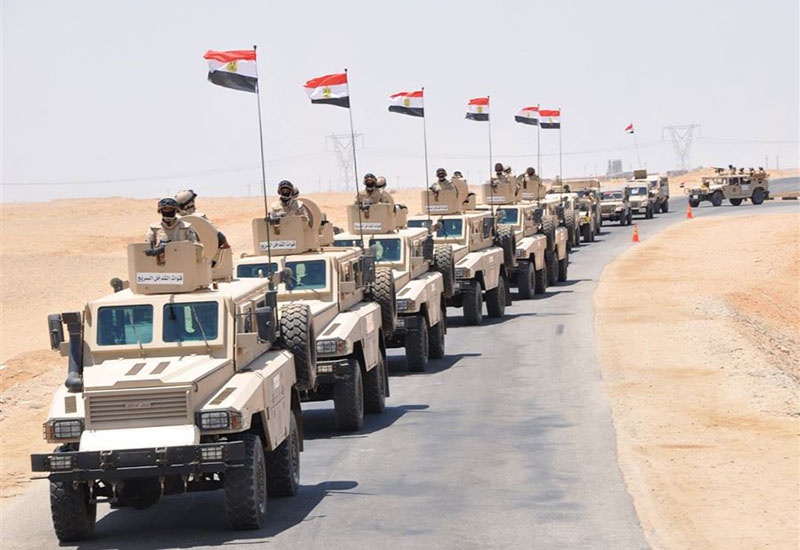 Египтяне поспешили на помощь Халифе Хафтару и сосредоточили крупную военную группировку на ливийской границе.