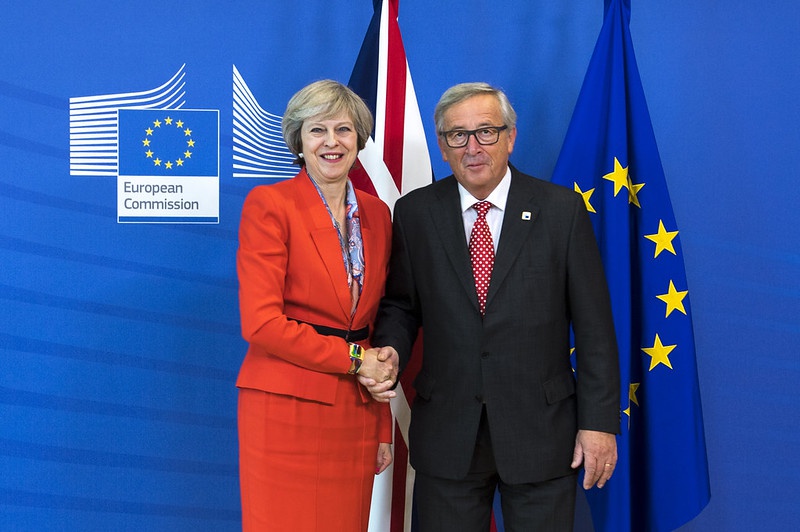 Тереза Мэй и Жан-Клод Юнкер начали согласовывать Brexit еще в октябре 2018 года.