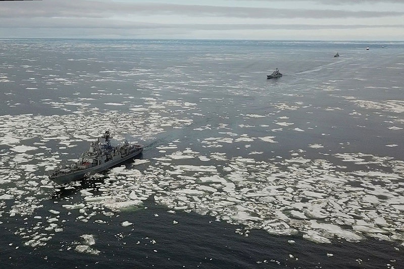 Надводники СФ идут Северным морским путём.