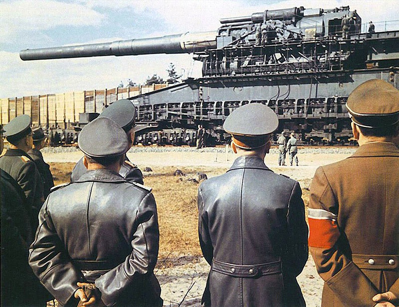 «Толстый Густав» - уникальное сверхтяжёлое железнодорожное артиллерийское орудие германской армии.