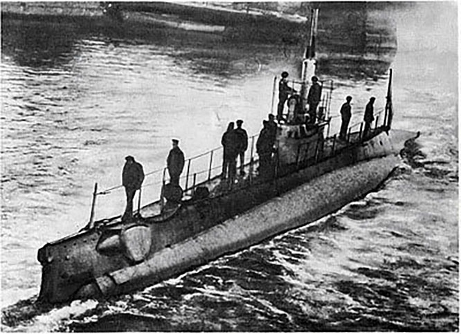 Подводная лодка красных военморов АГ-23 вышла к Севастополю лишь тогда, когда белых и след простыл.