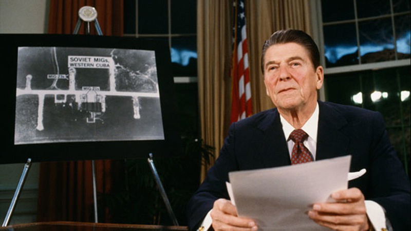 В апреле 1983 года Рейган огласил намерение США приступить к реализации программы СОИ.