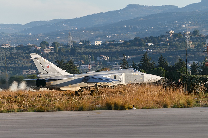 Самолёт российских ВКС вылетает на боевое задание в Сирии.