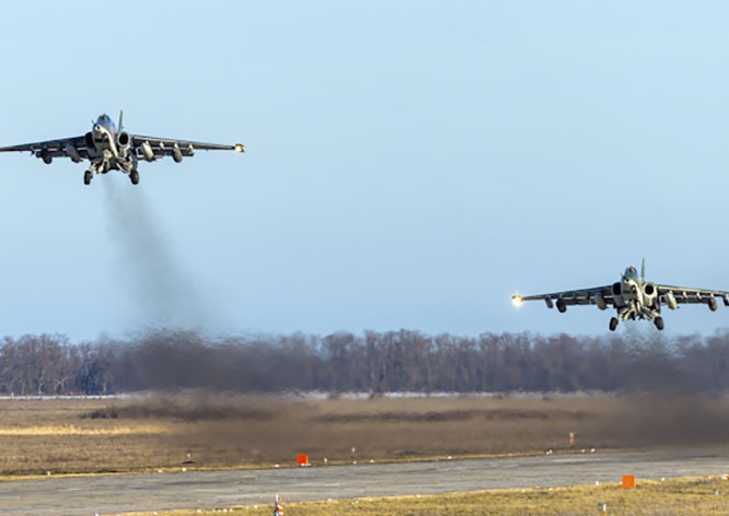 Эскадрилья новейших штурмовиков Су-25СМ3 на Кубани уничтожила аэродром условного противника.