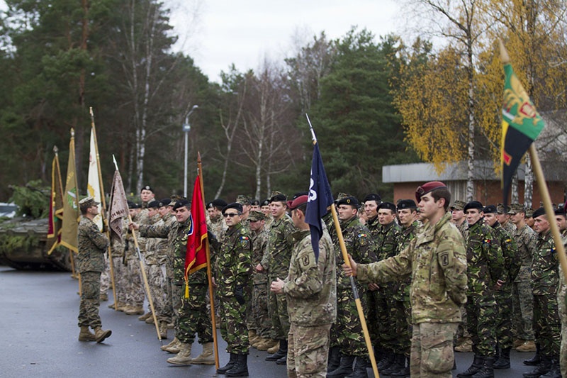 Солдаты войск НАТО на полигоне Адажи в Латвии.