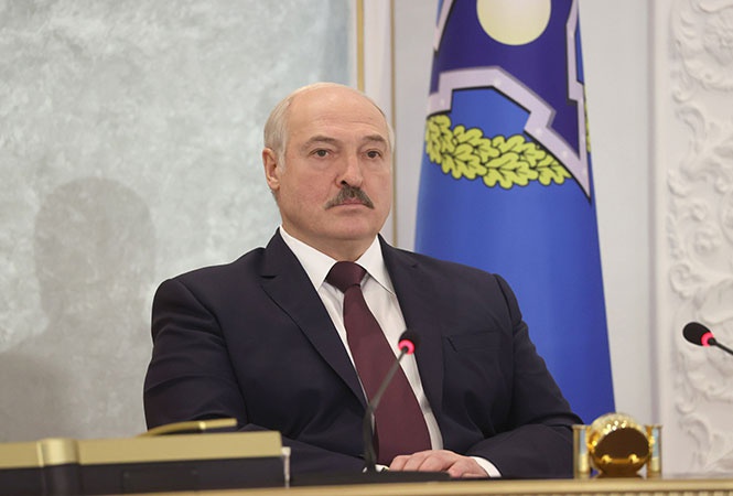 Президент Белоруссии Александр Лукашенко на саммите лидеров стран ОДКБ 2 декабря заявил, что в НАТО создаётся военная группировка для захвата западных белорусских земель.