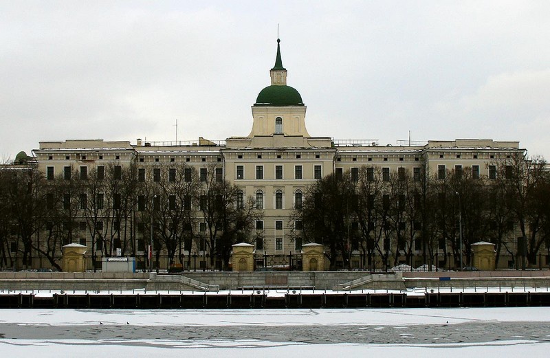 В 1938 г. академия переезжает из Ленинграда в Москву и размещается в самом центре столицы – в здании бывшего Императорского воспитательного дома.