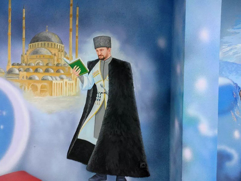 В детском центре после замечания Кадырова убрали изображения супергероев.