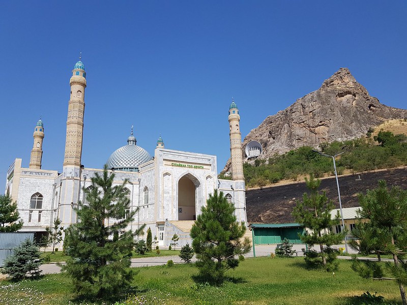 На момент распада СССР в Киргизии было 39 действующих мечетей, сегодня - 2.647.