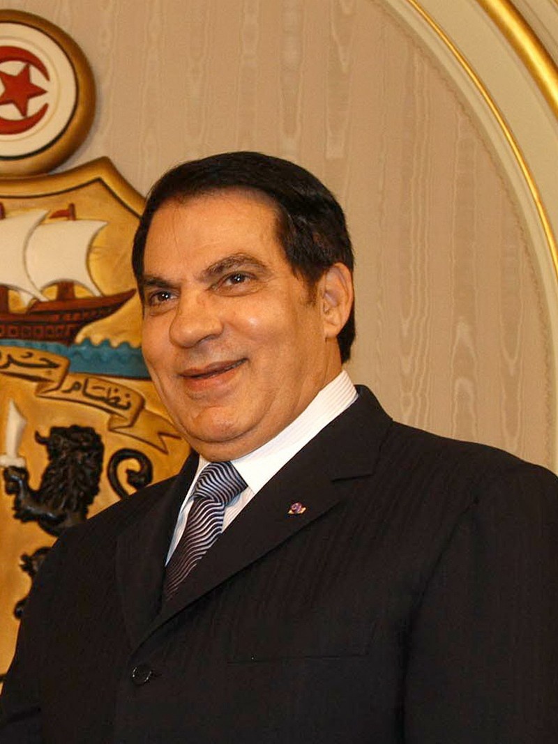 Президент Туниса Зин аль-Абидин Бен Али бежал в Саудовскую Аравию вместе с домочадцами.