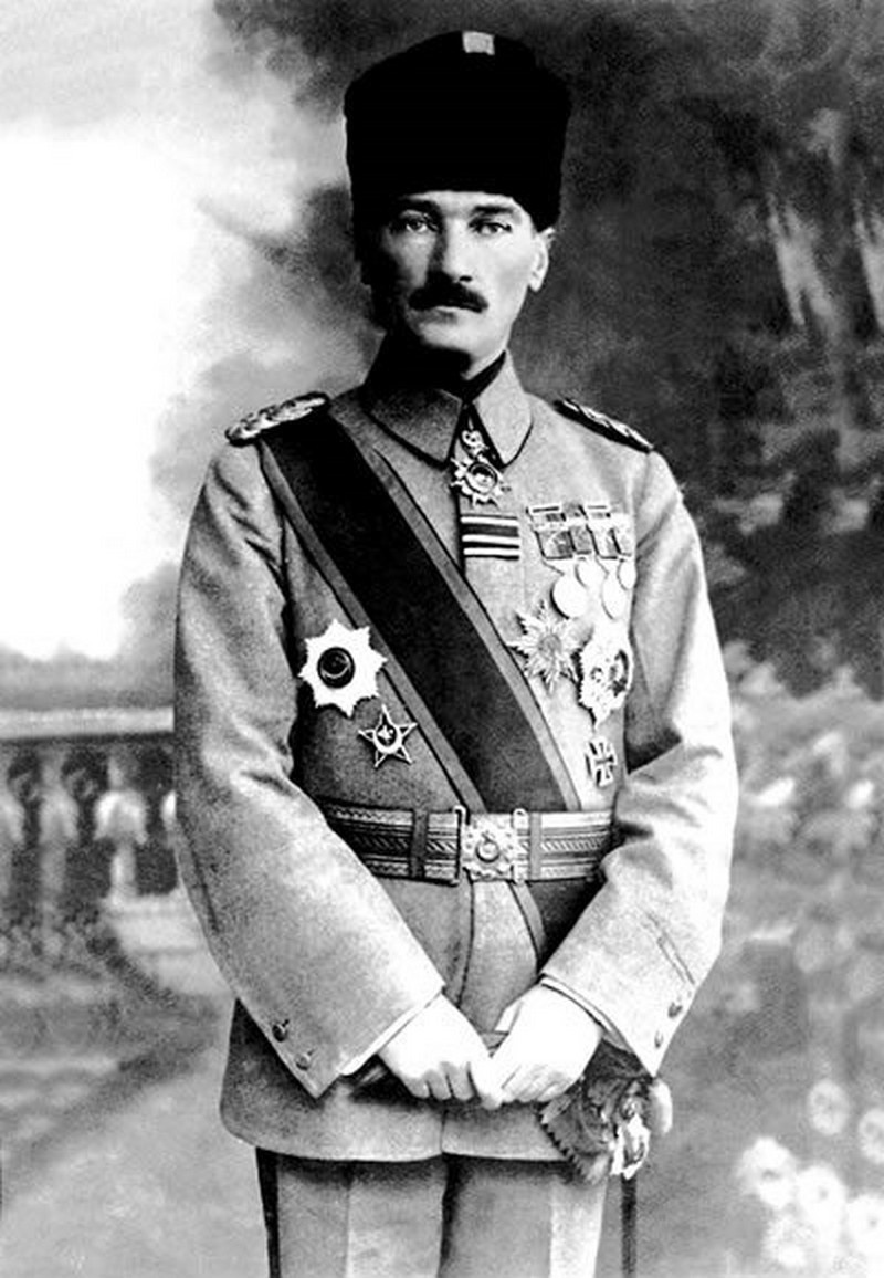 Мустафа Кемаль Ататюрк, в то время командующий 7-й турецкой армией (1918).