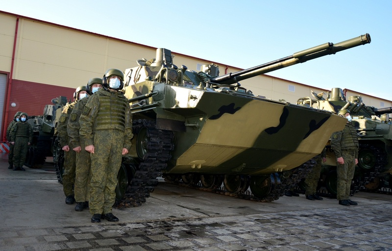 Недавно новый батальонный комплект усовершенствованной техники поступил на вооружение в гвардейский Кубанский казачий десантно-штурмовой полк, расквартированный в Новороссийске.