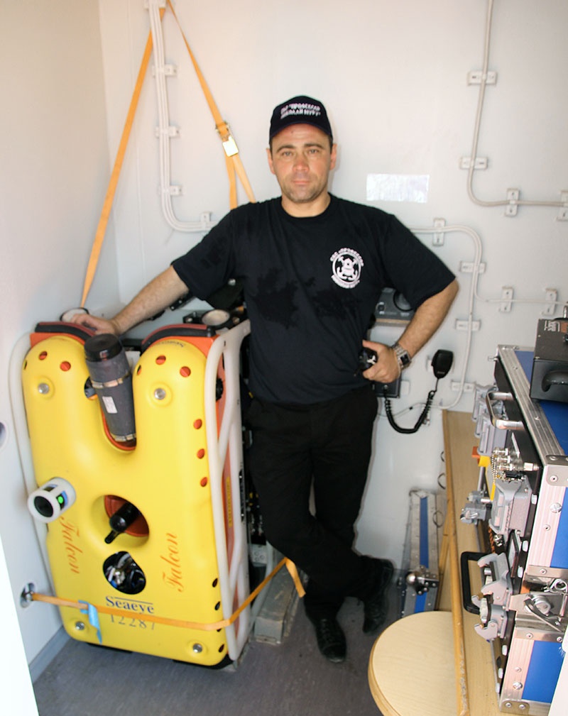 Роботизированный поисково-спасательный телеуправляемый подводный аппарат «Фалкон-1000».