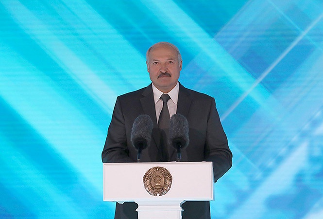 Белорусская государственность построена вокруг фигуры Лукашенко - вытащи его и всё посыплется.