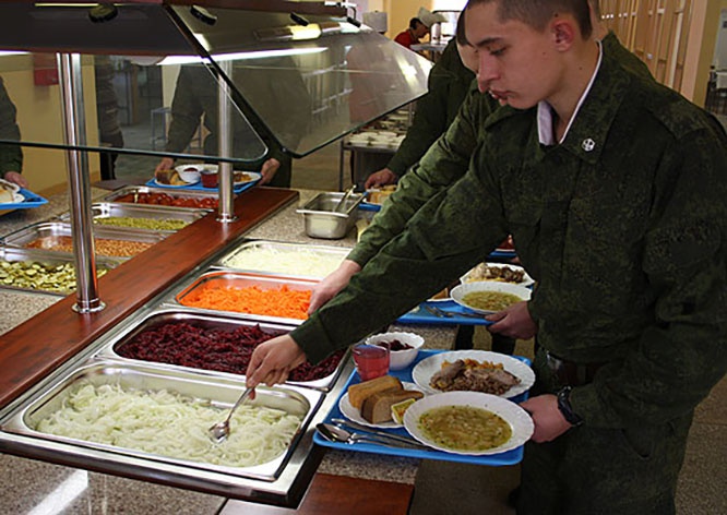Около 300 солдатских столовых в Центральном военном округе теперь обеспечены новым оборудованием для приготовления пищи.