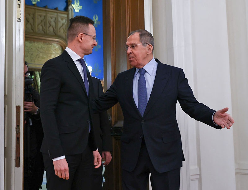 Министр внешнеэкономических связей и иностранных дел Венгрии Петер Сиярто назвал «двойными стандартами» призывы некоторых европейских политиков отказаться от сотрудничества с Россией.