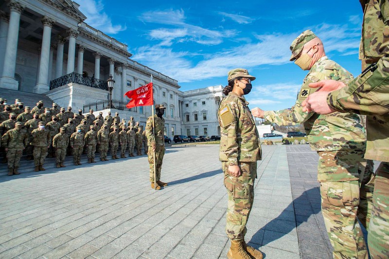 Указ позволяет всем квалифицированным американцам служить своей стране в военной форме.