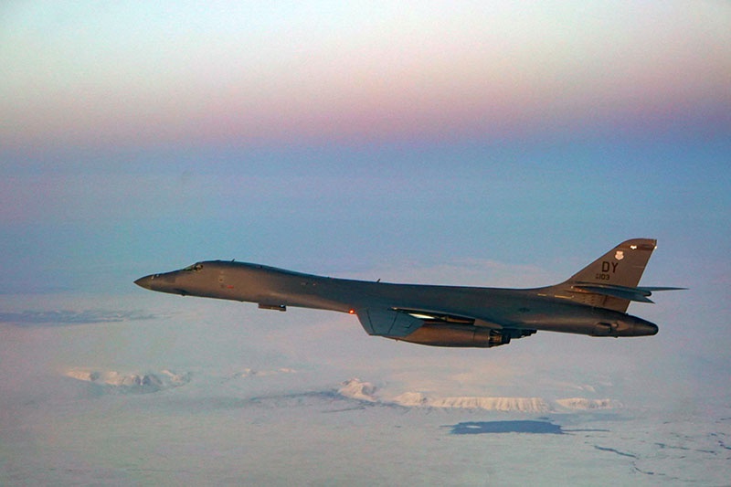 B-1 Lancer в норвежском воздушном пространстве недалеко от российских границ.