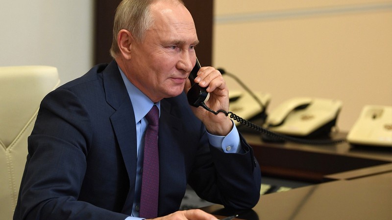Если верить кремлёвскому пресс-секретарю Дмитрию Пескову, телефонный разговор Байдена и Путина, в ходе которого были расставлены последние акценты, необходимые для продления Договора СНВ-3, был откровенным и деловым.
