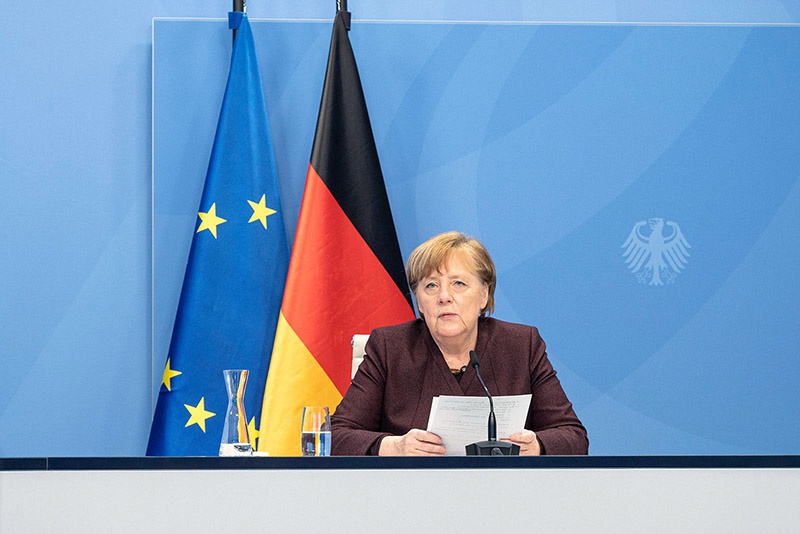 Ангела Меркель сказала, что «эксцессы» правых радикалов это - «не настоящая Германия».