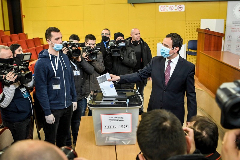 На досрочных парламентских выборах в Косово победу одержало ультраправое движение «Самоопределение» Альбина Курти.