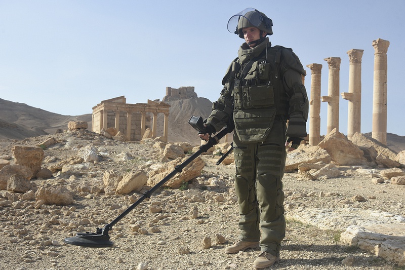В архитектурно-исторической части Сирийской Пальмиры специалисты МПЦ ВС РФ очистили от мин 825 гектаров территории.