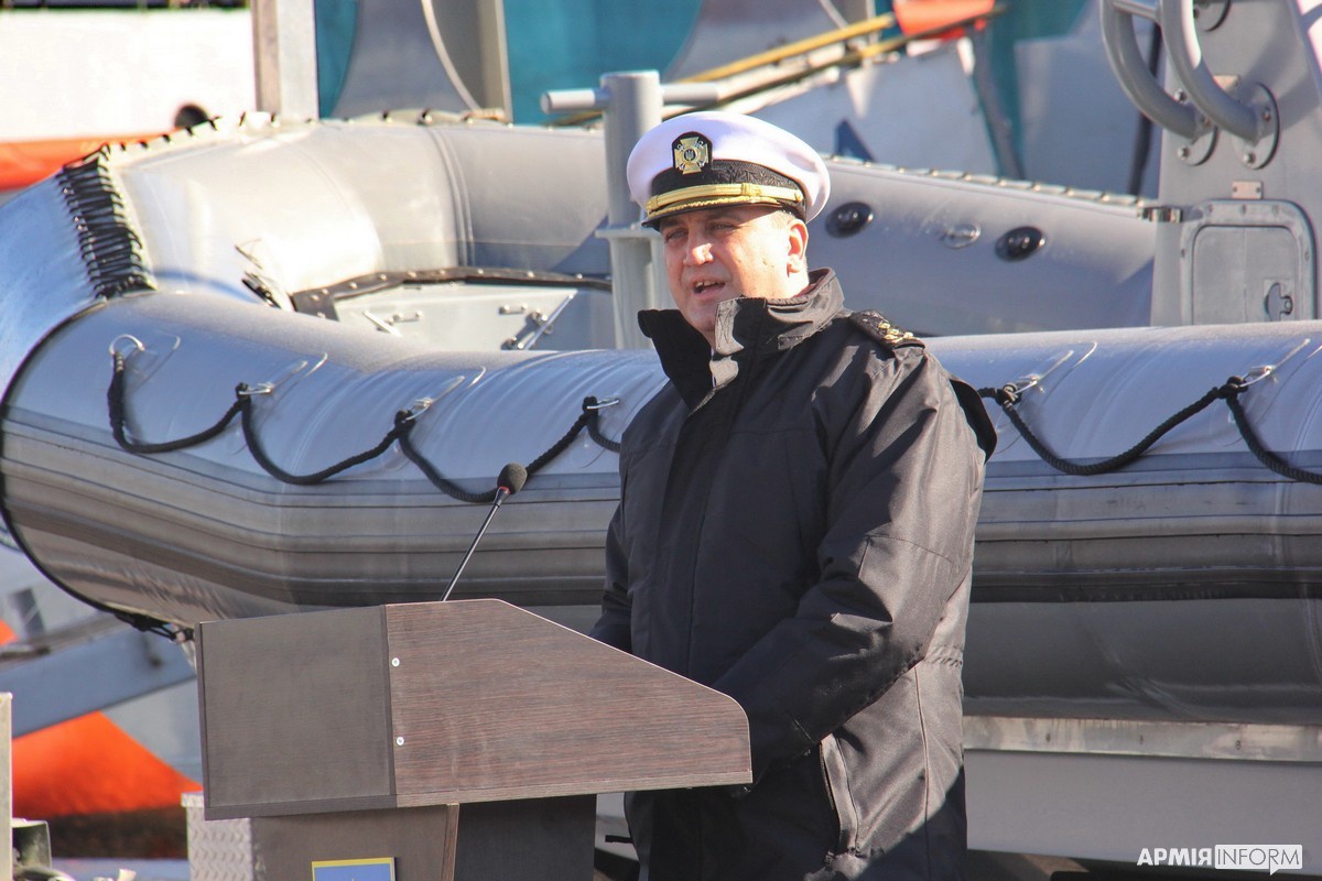 Командующий ВМС Украины Алексей Неижпапа вынужден был доверительно сообщить, что украинской стороне «также были переданы водолазное оборудование, тепловизоры, средства связи, радиотехнические комплексы».