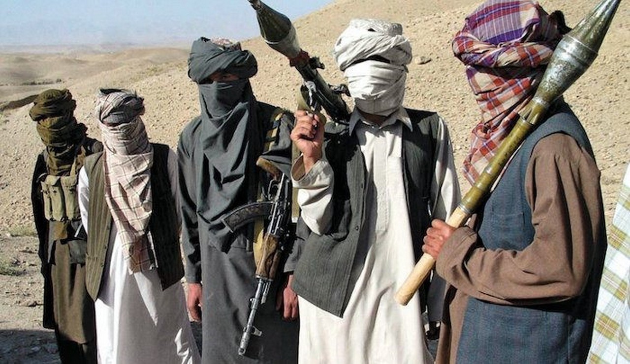 И всё же «Талибан» (террористическая организация, запрещённая в России) продолжает контролировать обширные территории страны и творить насилие, несмотря на мирные переговоры при посредничестве США.